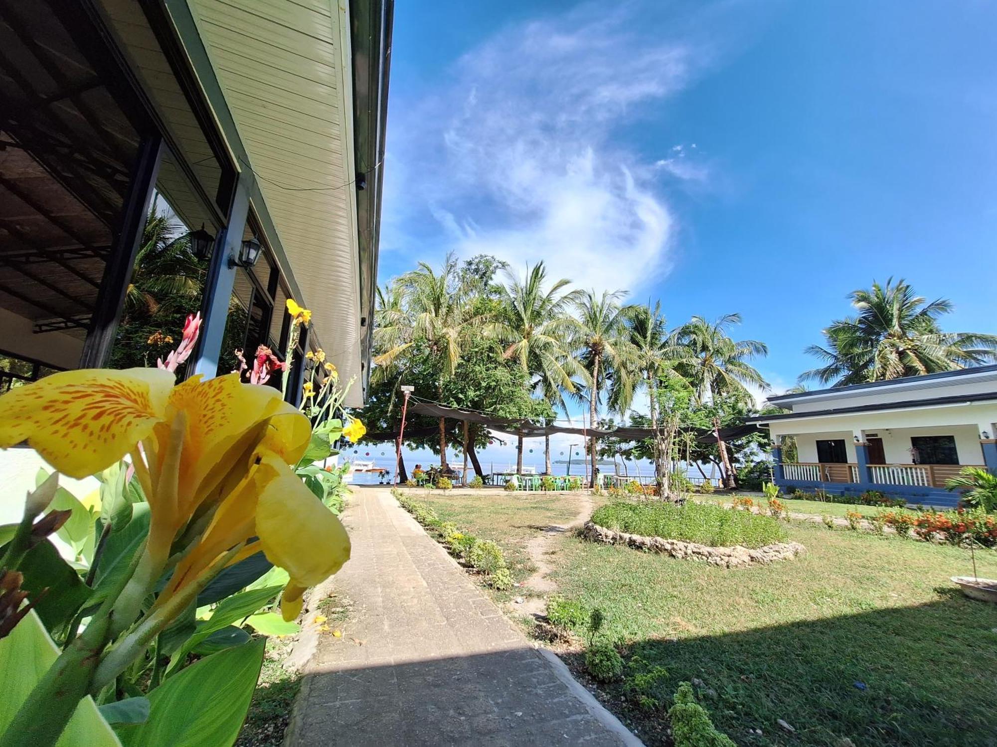 Island Front - Bangcogon Resort And Restaurant Oslob Exterior photo